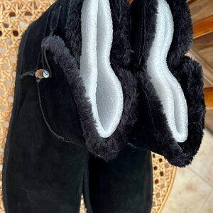 ARIZONA BOOTS~Women’s Size 11M~Black Suede Leather Upper~Fur Lined~Button Close